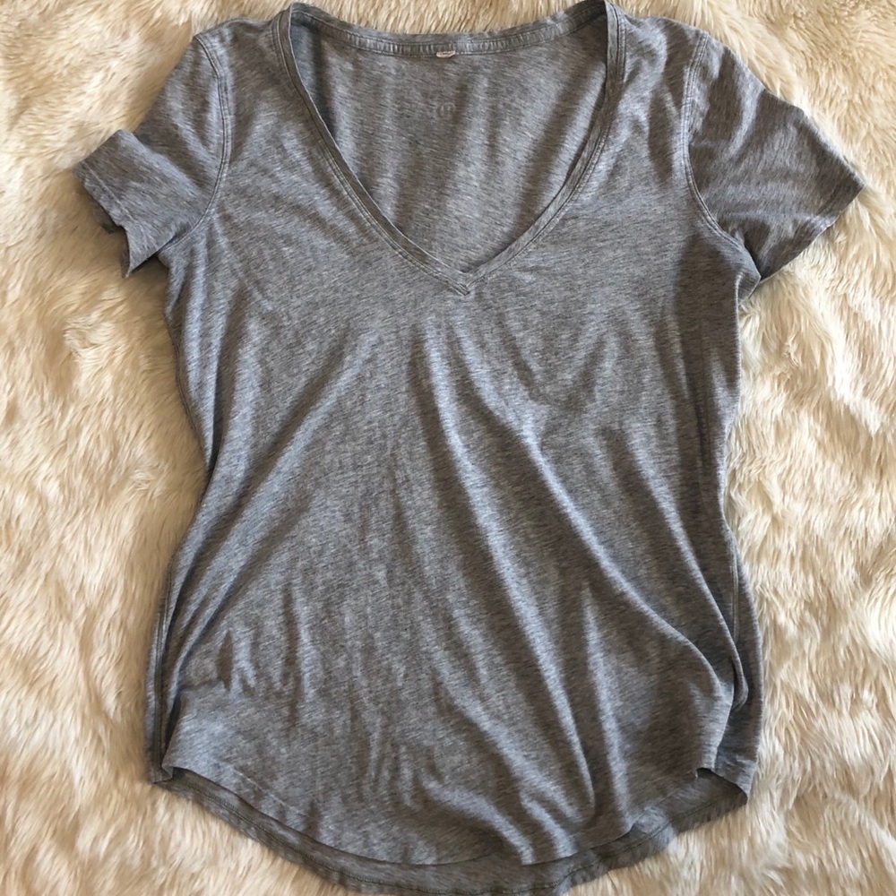 LULULEMON LOVE TEE V GREY SIZE 4
